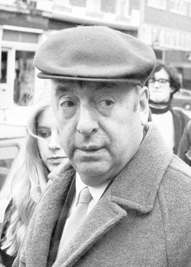 Pablo Neruda con los pies en la tierra y en el cielo